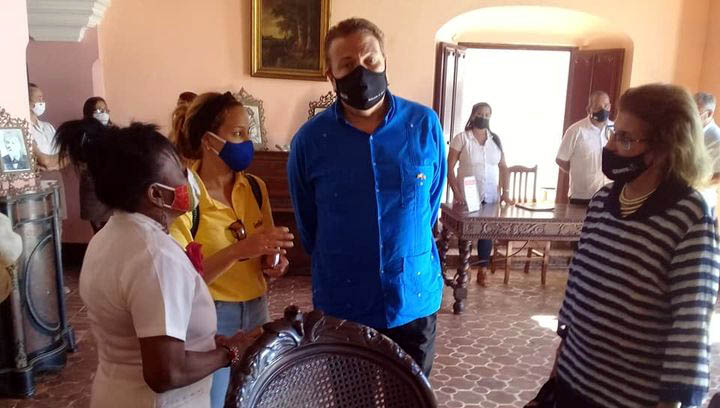 Inicia visita a Granma embajador de Egipto en Cuba Inicia visita a Granma embajador de Egipto en Cuba