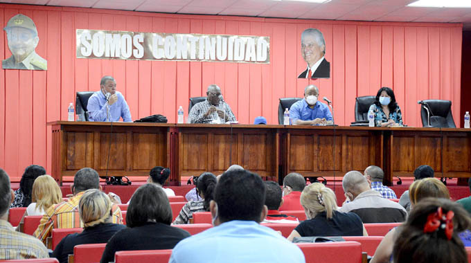 Evalúan la marcha de la estructura de gobierno y el autoabastecimiento alimentario