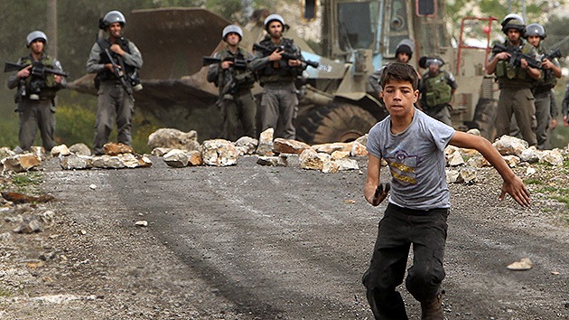 Niños palestinos en el centro de la diana Niños palestinos en el centro de la diana