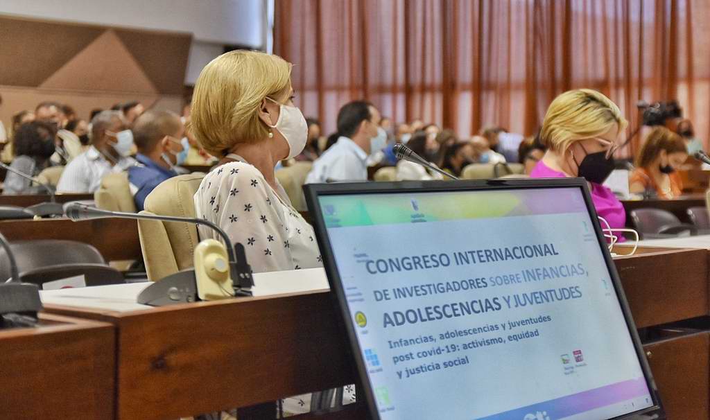 Miradas desde Cuba a dilemas de infancias, adolescencias y juventudes Miradas desde Cuba a dilemas de infancias, adolescencias y juventudes