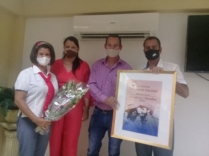 Recibe UEB Geysel de Granma, Condición de Vanguardia Nacional Recibe UEB Geysel de Granma, Condición de Vanguardia Nacional