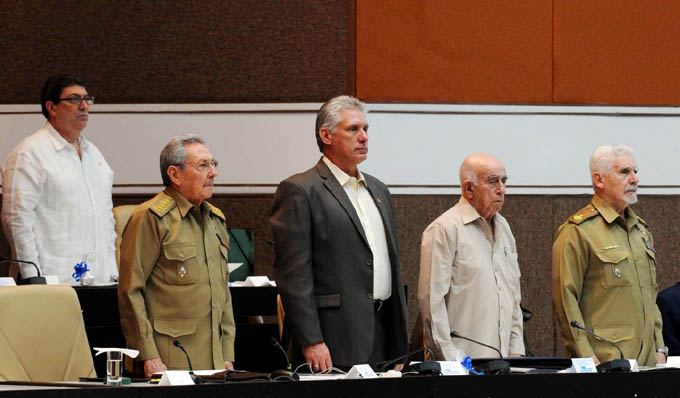 Raúl Castro participa en sesión final del parlamento de Cuba