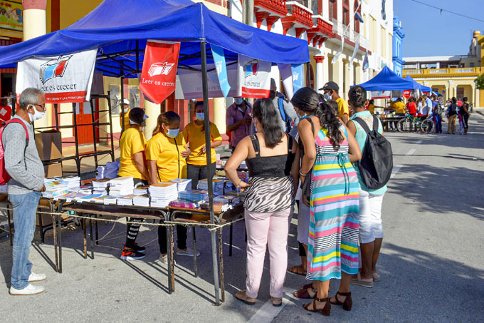 Inició Feria del libro en Granma (+ fotos)