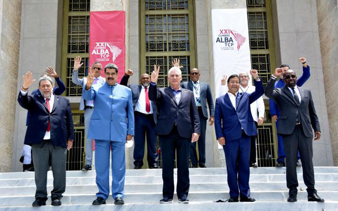 Son tiempos de defender con dignidad la América nuestra Son tiempos de defender con dignidad la América nuestra