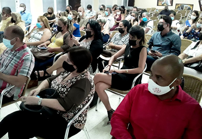 Sesiona en Granma IX Simposio Nacional de Derecho Sesiona en Granma IX Simposio Nacional de Derecho