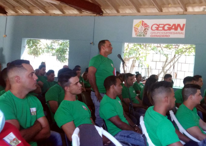 Intercambia Ministro de la Agricultura con jóvenes campesinos de Granma Intercambia Ministro de la Agricultura con jóvenes campesinos de Granma