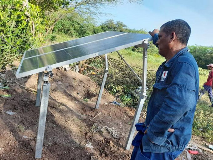 Instalan sistemas fotovoltaicos en zonas intrincadas de Granma