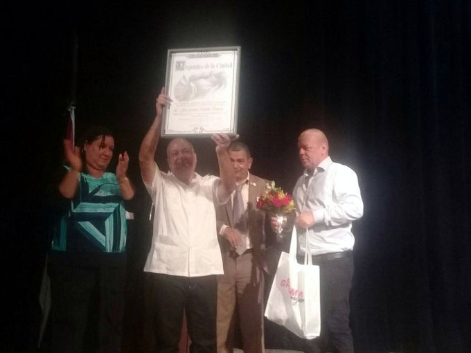 Reconocen a manzanilleros en sesión solemne de Gobierno (+ Fotos) Reconocen a manzanilleros en sesión solemne de Gobierno (+ Fotos)