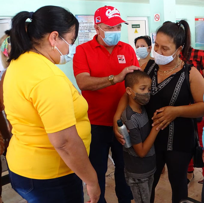 Recorren máximas autoridades de Granma instituciones de salud Recorren máximas autoridades de Granma instituciones de salud