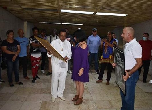 “No cambio de color por violentas que vengan las tempestades” “No cambio de color por violentas que vengan las tempestades”