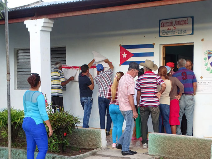 Abren en Cuba colegios para referendo de Código de las Familias