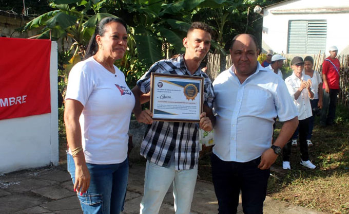 Recibe Guisa condición de vanguardia nacional de los CDR Recibe Guisa condición de vanguardia nacional de los CDR