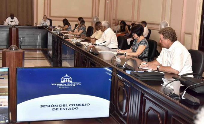 Analiza el Consejo de Estado marcha de las medidas económicas Analiza el Consejo de Estado marcha de las medidas económicas