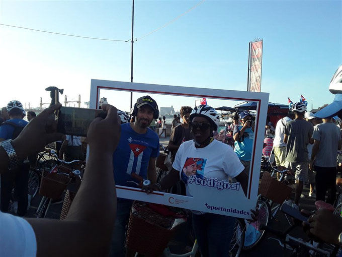 Jóvenes de Cuba salen a las calles en respaldo a Código de Familias