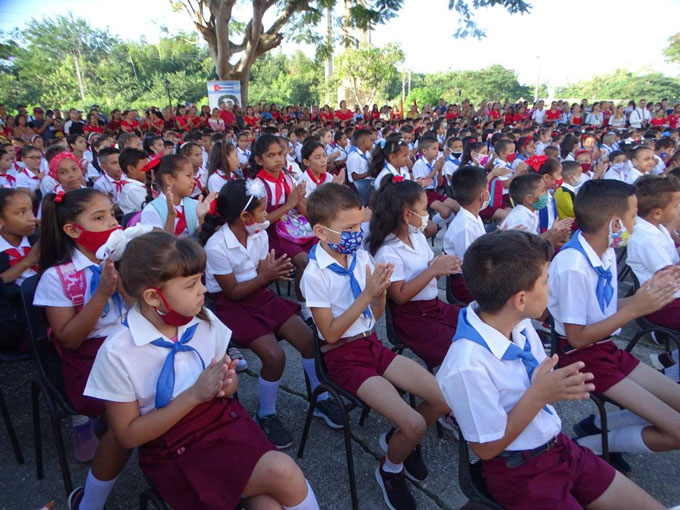 Realizan acto por inicio de curso escolar (+ fotos)