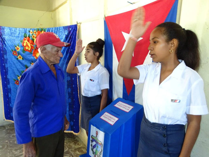 Abren colegios electorales en Cuba para elecciones municipales