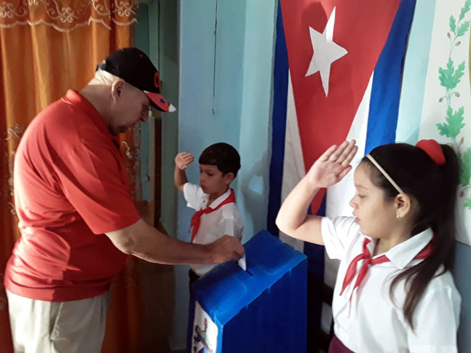 Abiertos colegios electorales en Granma