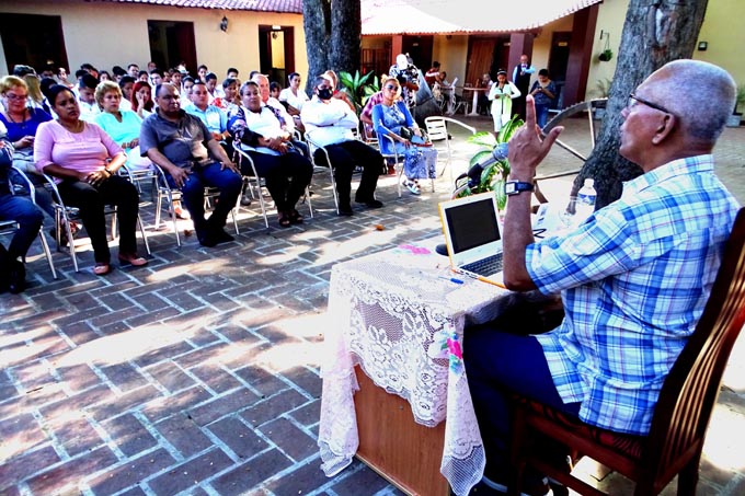 Rememoran presencia de Fidel en Granma