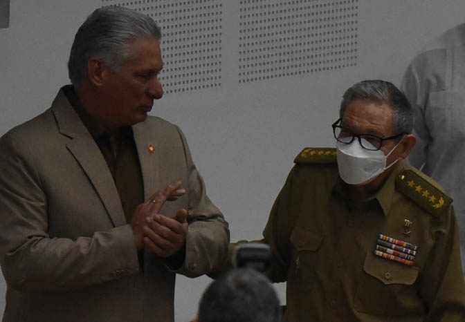 Asiste Raúl Castro a jornada de debates de parlamento de Cuba Asiste Raúl Castro a jornada de debates de parlamento de Cuba