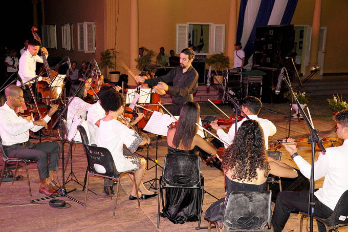 Velada cultural en homenaje a Fidel (+ fotos) Velada cultural en homenaje a Fidel (+ fotos)