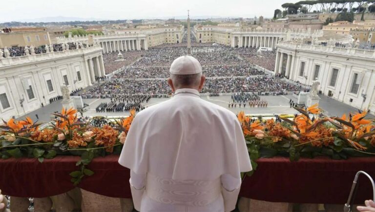 Papa Francisco pide en misa navideña acabar las guerras y el hambre Papa Francisco pide en misa navideña acabar las guerras y el hambre
