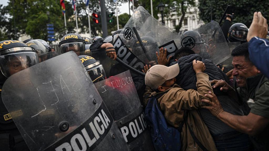 Sin solución crisis en Perú tras 17 muertes y duro discurso oficial Sin solución crisis en Perú tras 17 muertes y duro discurso oficial