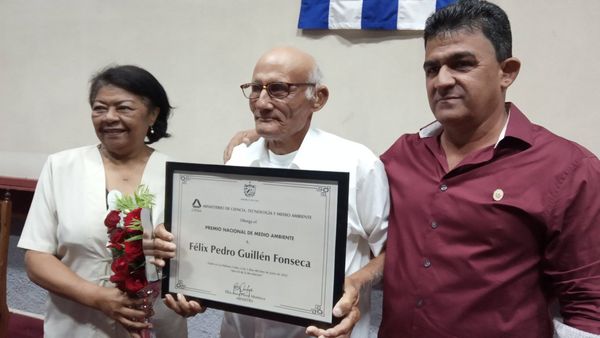 Recibe Guillén Premio Nacional de Medio Ambiente 2022