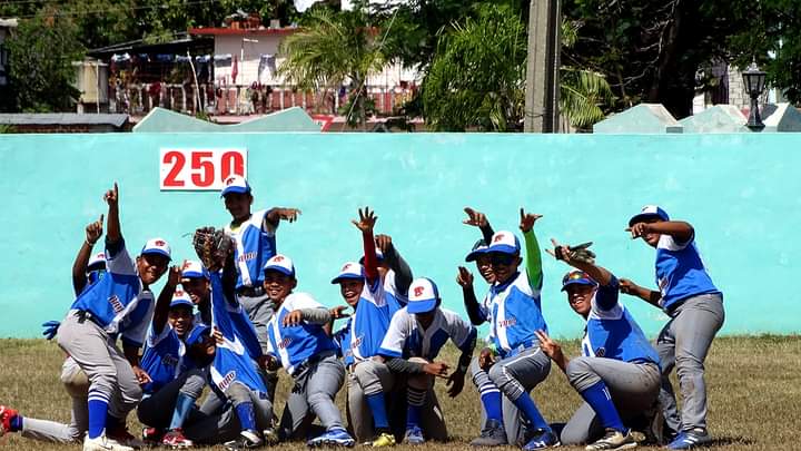 Bayamo aplasta a Holguín y avanza en las Pequeñas Ligas Bayamo aplasta a Holguín y avanza en las Pequeñas Ligas
