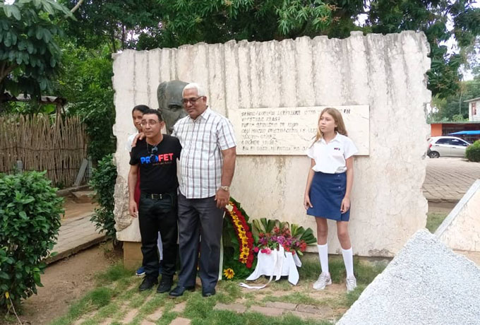 Junto al pueblo (+ fotos) Junto al pueblo (+ fotos)