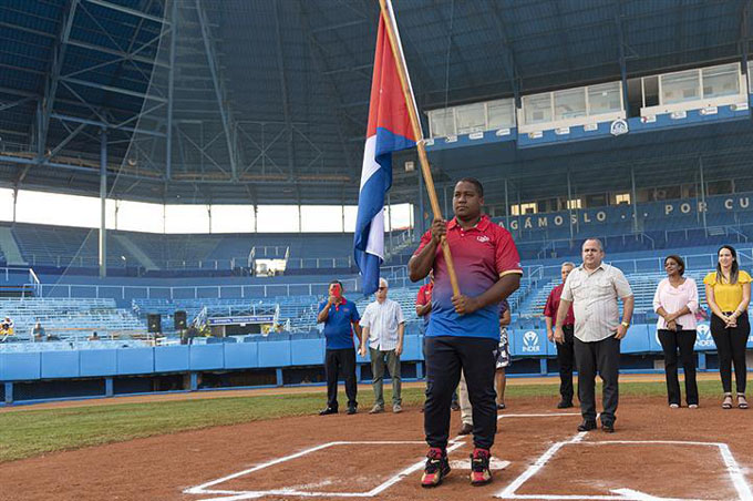 Abanderan equipo Cuba al Clásico Mundial de Béisbol Abanderan equipo Cuba al Clásico Mundial de Béisbol