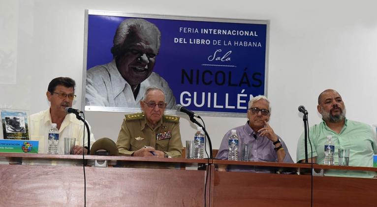 Presentan título Siempre en combate en Feria del libro habanera Presentan título Siempre en combate en Feria del libro habanera