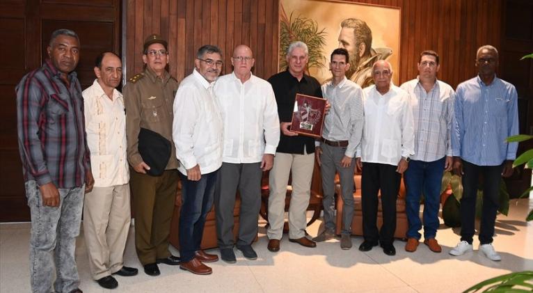 Prótesis parcial de cadera, otro éxito de la ciencia cubana Prótesis parcial de cadera, otro éxito de la ciencia cubana