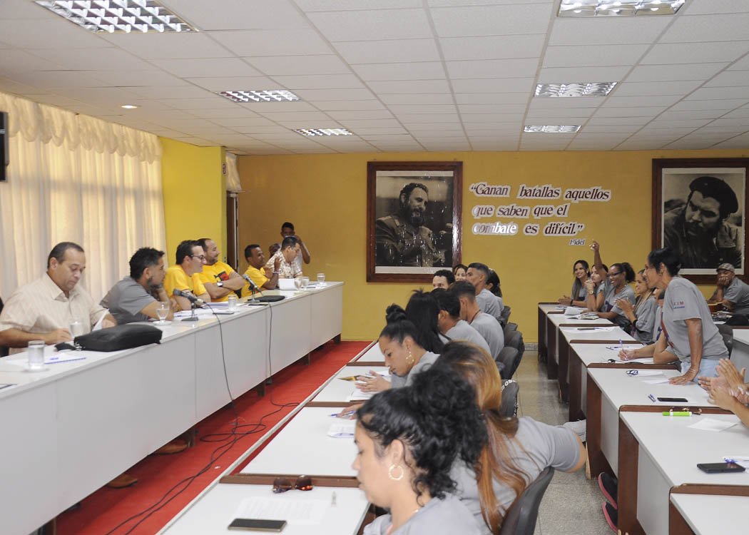 Analizan en Granma trabajo de la Brigada José Martí Analizan en Granma trabajo de la Brigada José Martí