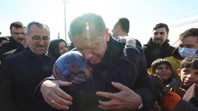 Ascienden a más de 16 mil las víctimas de sismos en Türkiye Ascienden a más de 16 mil las víctimas de sismos en Türkiye