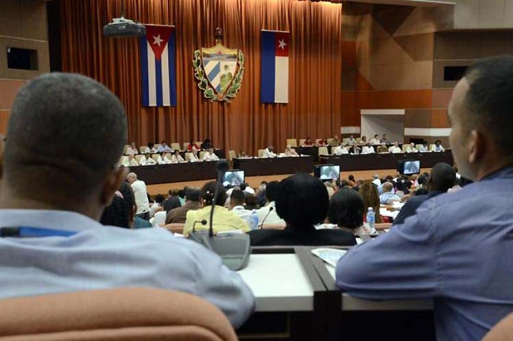 Cuba elige 470 diputados al parlamento nacional Cuba elige 470 diputados al parlamento nacional