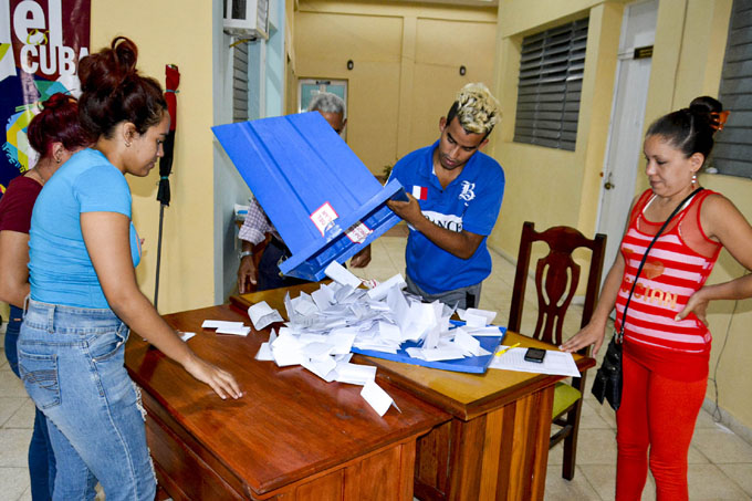 Cierran los colegios electorales Cierran los colegios electorales
