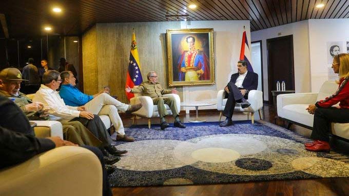 Informó presidente de Venezuela de encuentro con Raúl Castro Informó presidente de Venezuela de encuentro con Raúl Castro