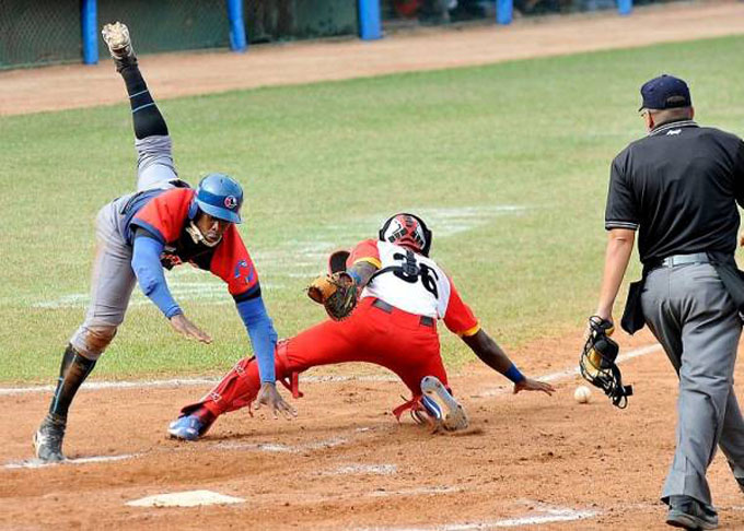 Hoy se dará el play-ball de la LXII Serie Nacional de Béisbol Hoy se dará el play-ball de la LXII Serie Nacional de Béisbol