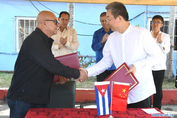 Gobierno chino entrega donativo de equipos y medios a Ministerio de la Construcción de Cuba Gobierno chino entrega donativo de equipos y medios a Ministerio de la Construcción de Cuba