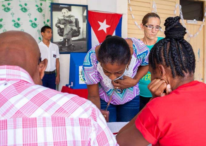 Cerca de cinco millones de cubanos convocados ya votaron Cerca de cinco millones de cubanos convocados ya votaron