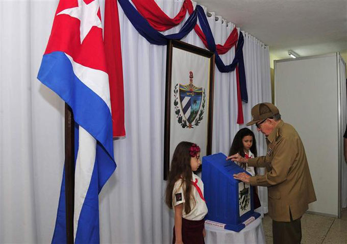 Raúl Castro ejerció su derecho al voto en Cuba