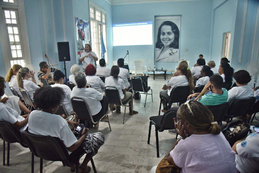 Debaten mujeres cubanas sobre afectaciones del bloqueo (+Fotos) Debaten mujeres cubanas sobre afectaciones del bloqueo (+Fotos)