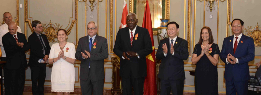 Recibe Esteban Lazo Orden Ho Chi Minh otorgada por Vietnam Recibe Esteban Lazo Orden Ho Chi Minh otorgada por Vietnam