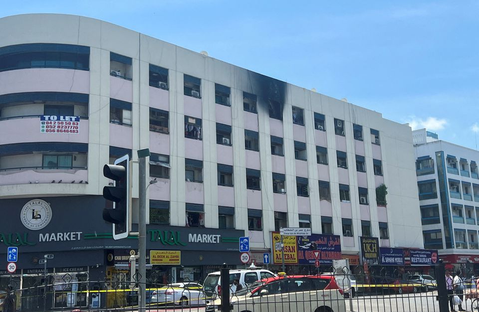Dieciséis personas murieron y nueve resultaron heridas en un incendio en un edificio de Dubái Dieciséis personas murieron y nueve resultaron heridas en un incendio en un edificio de Dubái