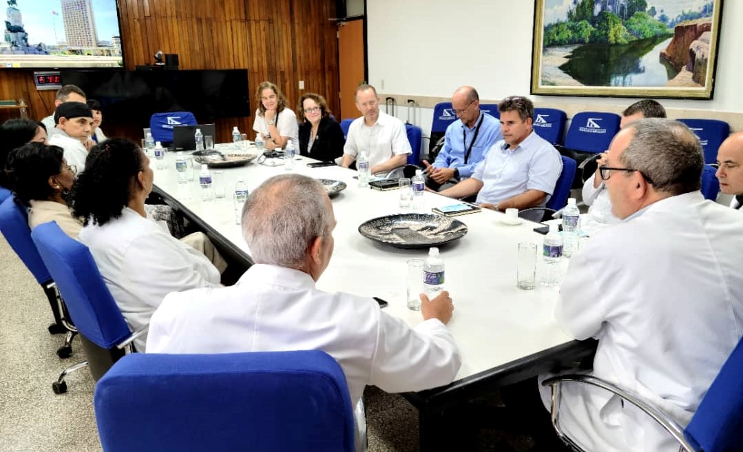 Recibe hospital cubano donativo de equipamiento de Estados Unidos
