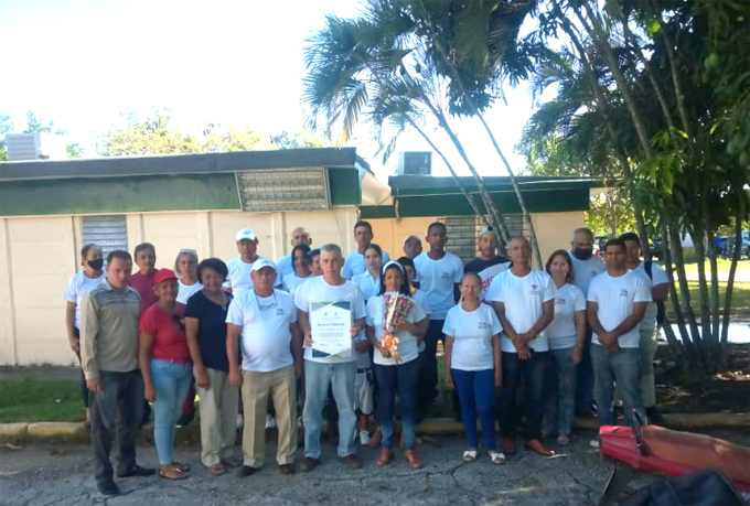 Centro Meteorológico de Granma recibe la condición Colectivo Destacado Por La Excelencia Científica