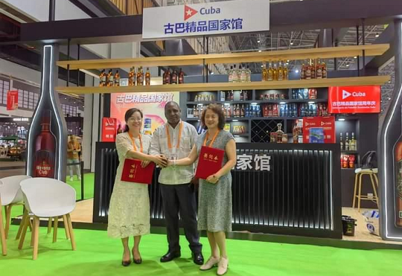 China y Cuba estrechan vínculos comerciales en Feria Internacional de Bienes de Consumo