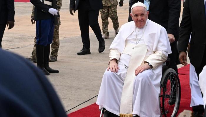 Papa Francisco regresa al Vaticano tras recibir el alta hospitalaria Papa Francisco regresa al Vaticano tras recibir el alta hospitalaria
