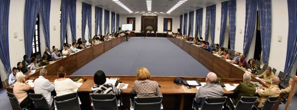 Analizan en parlamento cubano proyecto de ley de Comunicación Social Analizan en parlamento cubano proyecto de ley de Comunicación Social