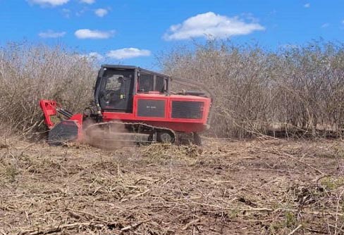 Aportan maquinaria a municipios vulnerables al cambio climático